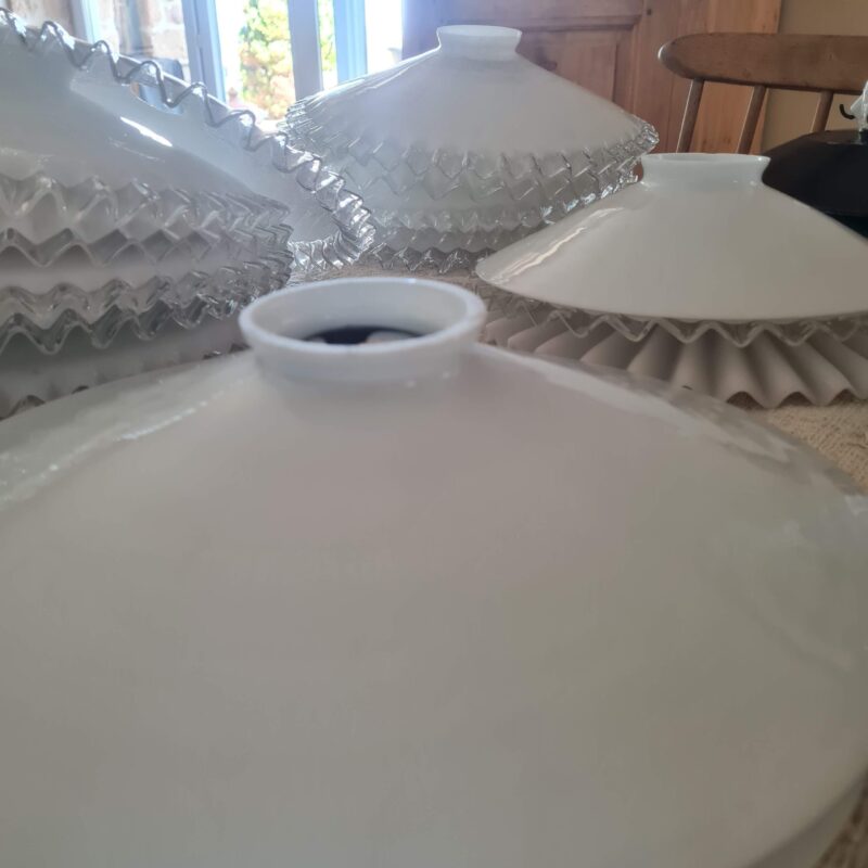 Suspension en opaline ancienne Suspension en opaline ancienne